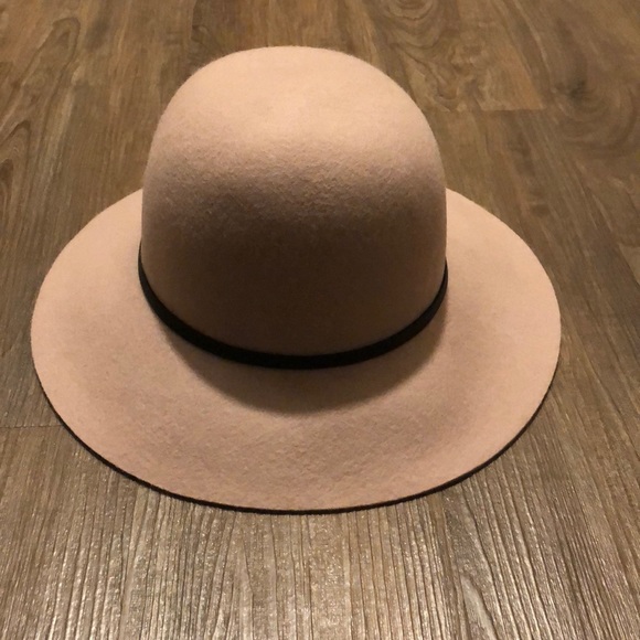 Accessories - Woman’s wool hat